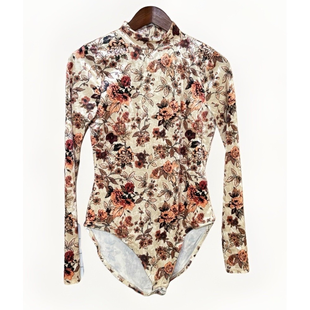 Coco + Jaimeson Velvety Floral Long Sleeve Bodysuit Size L (missing Care Tag) - Picture 1 of 6